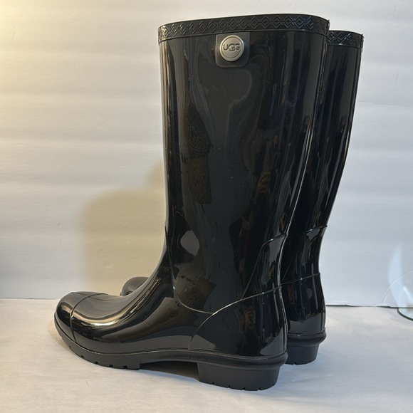 UGG SHAYE RAIN BOOTS IN EXCELLENT CONDITION LIKE NEW - Picture 4 of 9